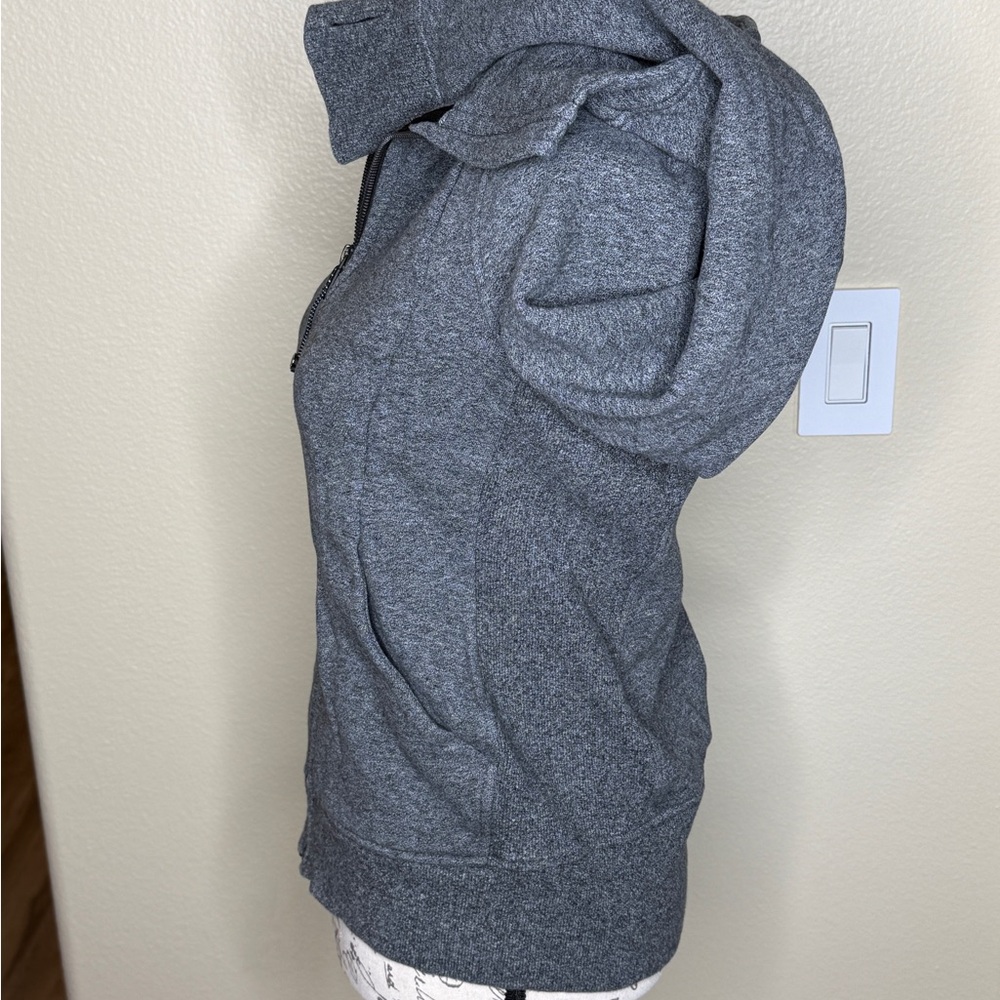 Lululemon Scuba Full-zipped Hoodie in a heathered grey like new. - Picture 5 of 6